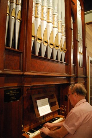 image 12apr11_10-jpg